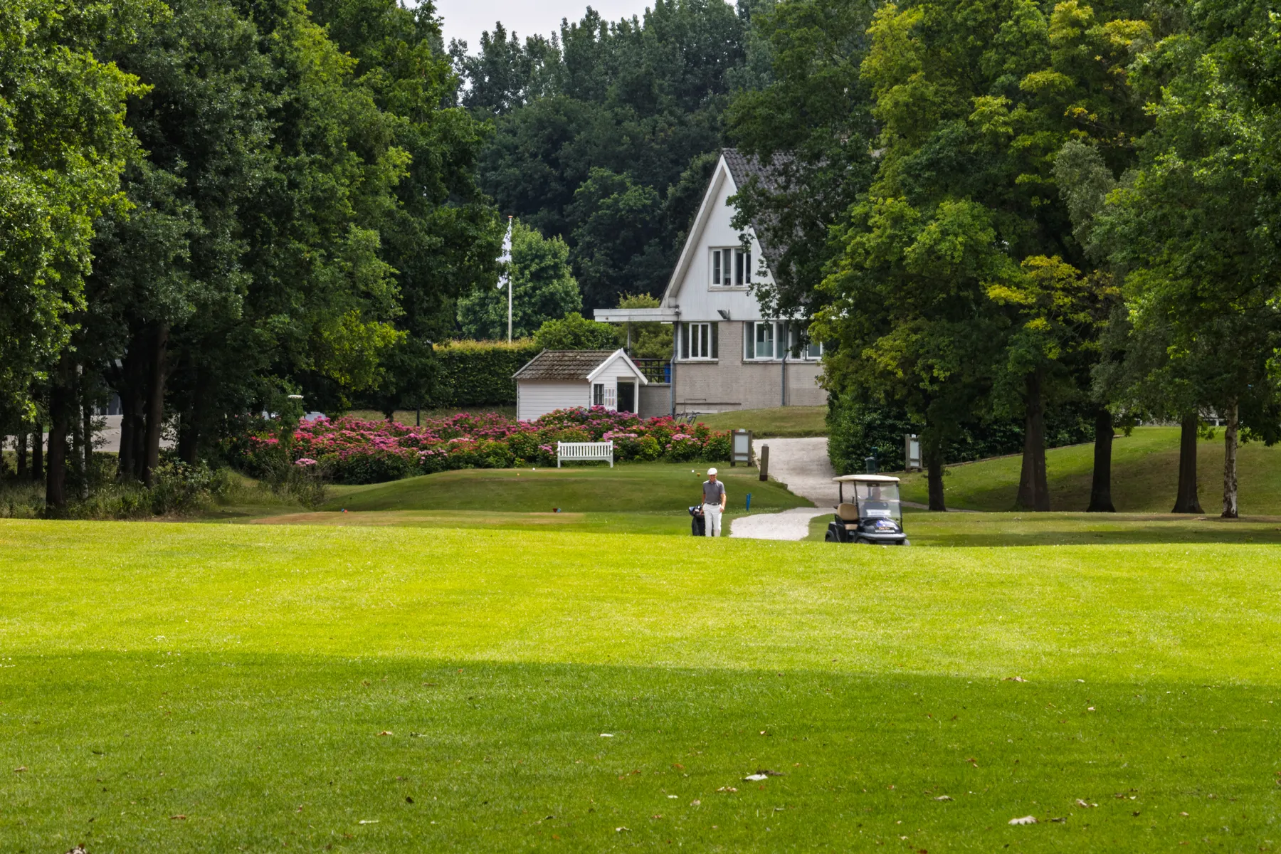 Westerpark, sfeerplaatje baan met zicht op hoofdgebouw