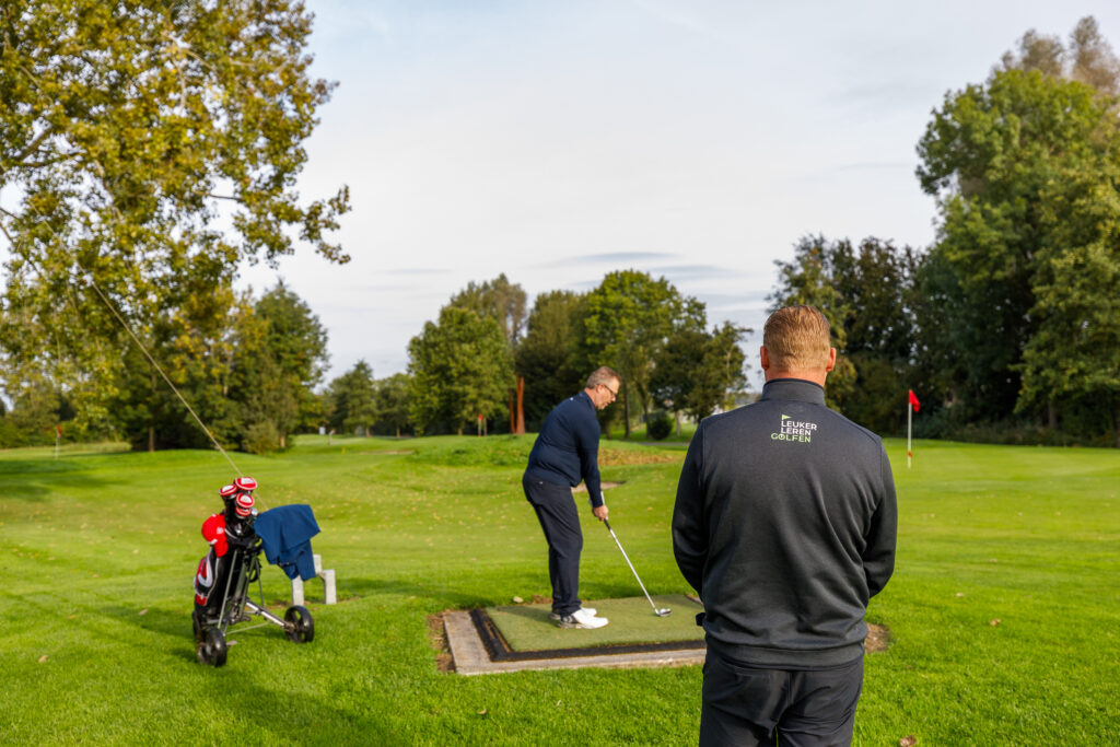 Golfles in de baan bij de Hollandsche Golfclub