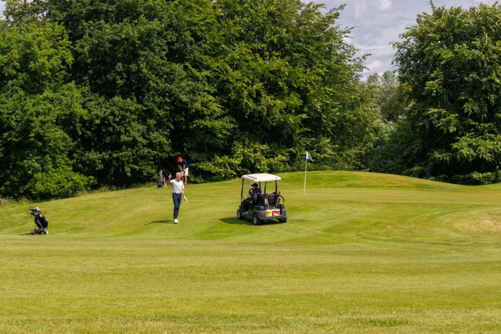 18 holes: gele lus ⇄ rode lus