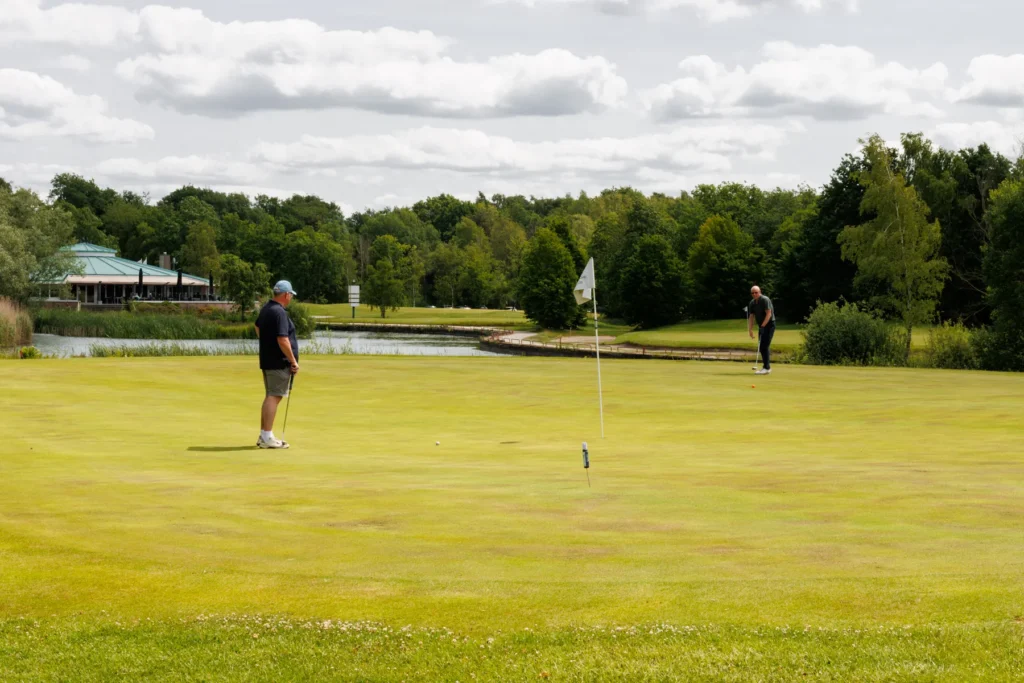 18 holes: gele lus ⇄ rode lus